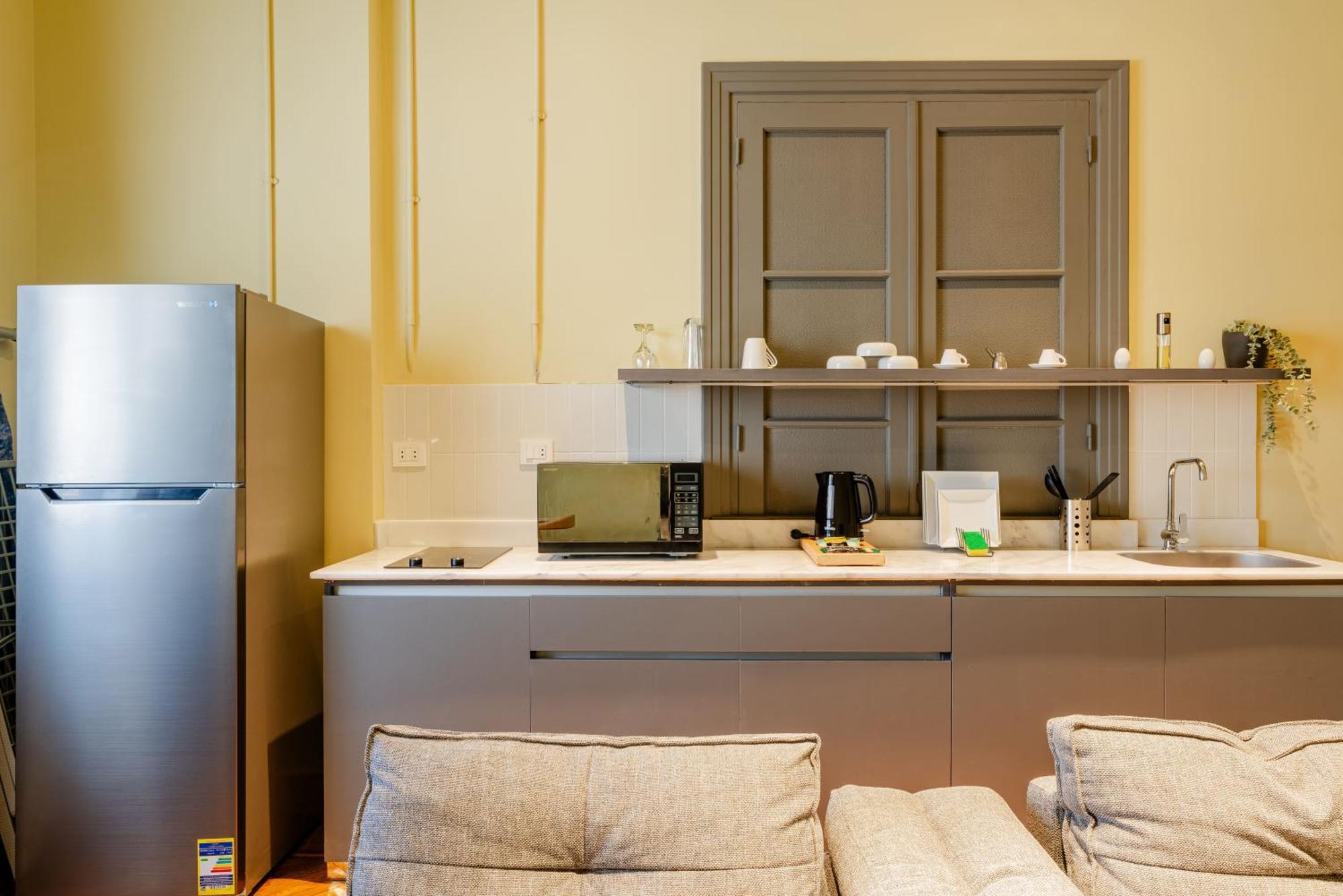 Grey L Studio Apartments Downtown Alexandria Menasce House Exterior photo